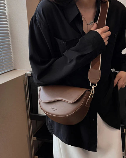 Chic Saddle Bag: Stylish Versatility in PU Leather