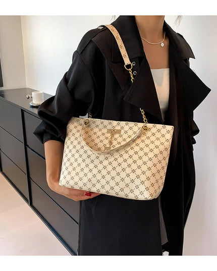 Chic Soft Leather Tote - Fashionable Women's Bag