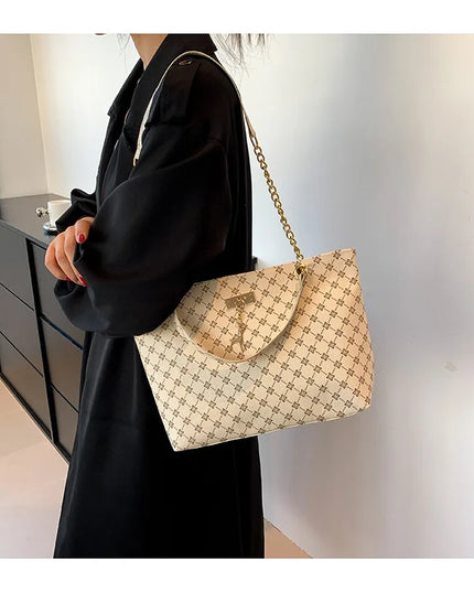 Chic Soft Leather Tote - Fashionable Women's Bag