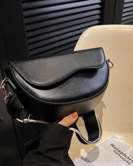 Chic Saddle Bag: Stylish Versatility in PU Leather