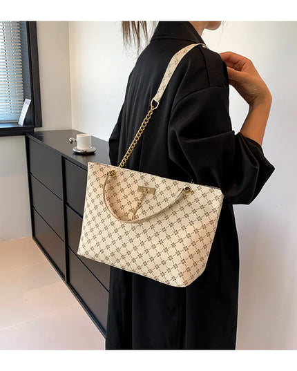Chic Soft Leather Tote - Fashionable Women's Bag