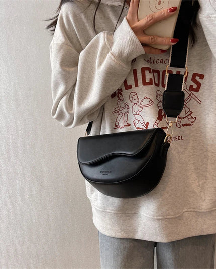 Chic Saddle Bag: Stylish Versatility in PU Leather